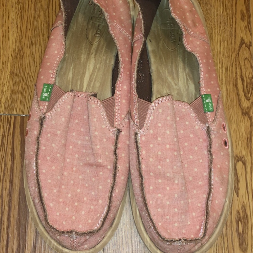 Used Pink polka dot Sanuks